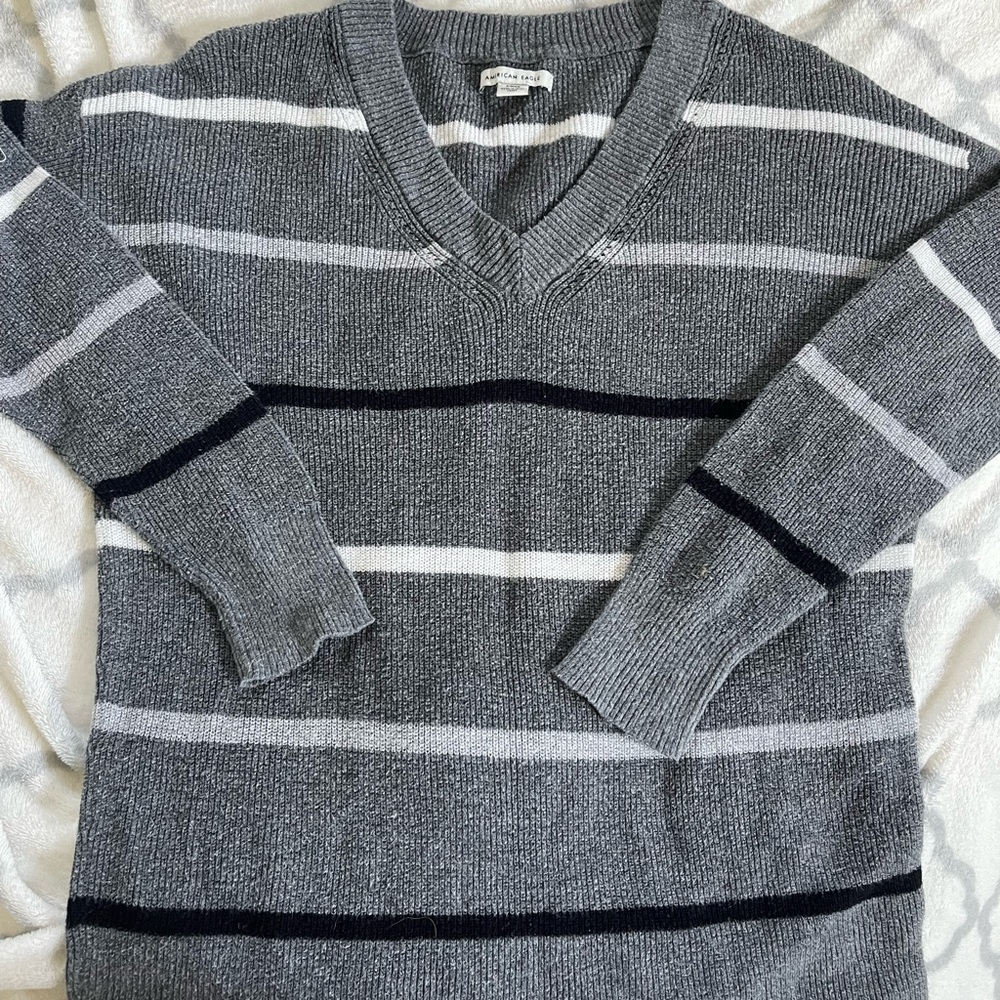 American eagle sweater 🤍